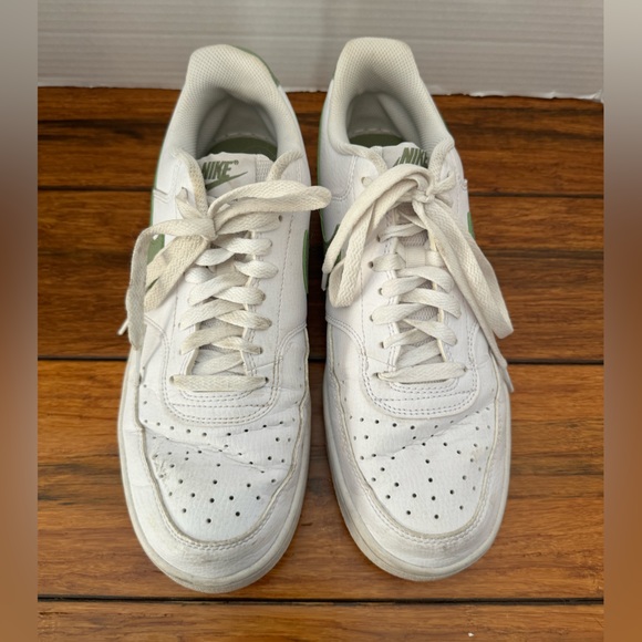 Nike Women’s Sneakers Shoes White and Green Size 9.5 - Picture 3 of 8